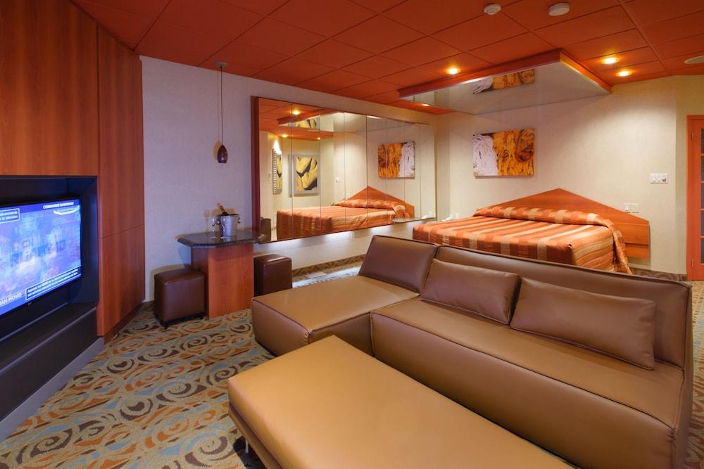 Le Chabrol Hotel & Suites Монреаль Экстерьер фото