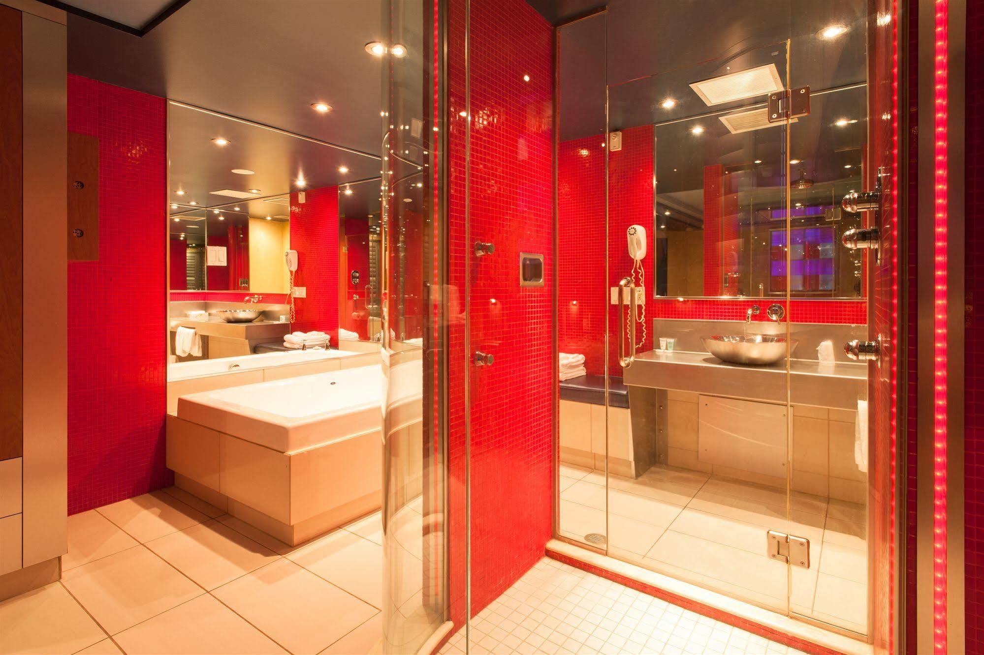 Le Chabrol Hotel & Suites Монреаль Экстерьер фото